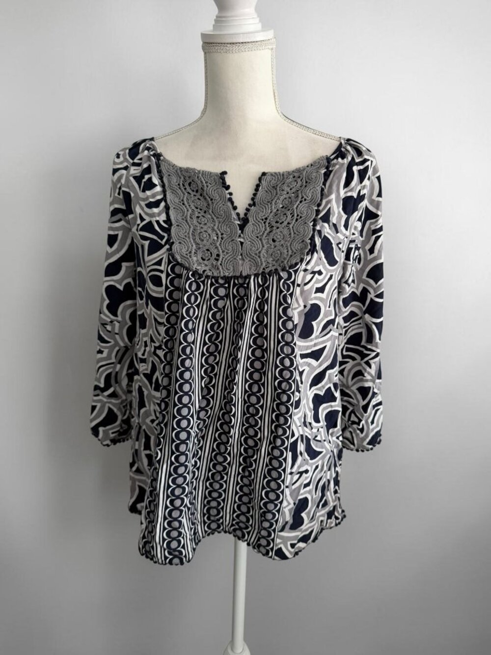 CROWN & IVY 3/4 Sleeve Tunic Top Size Medium